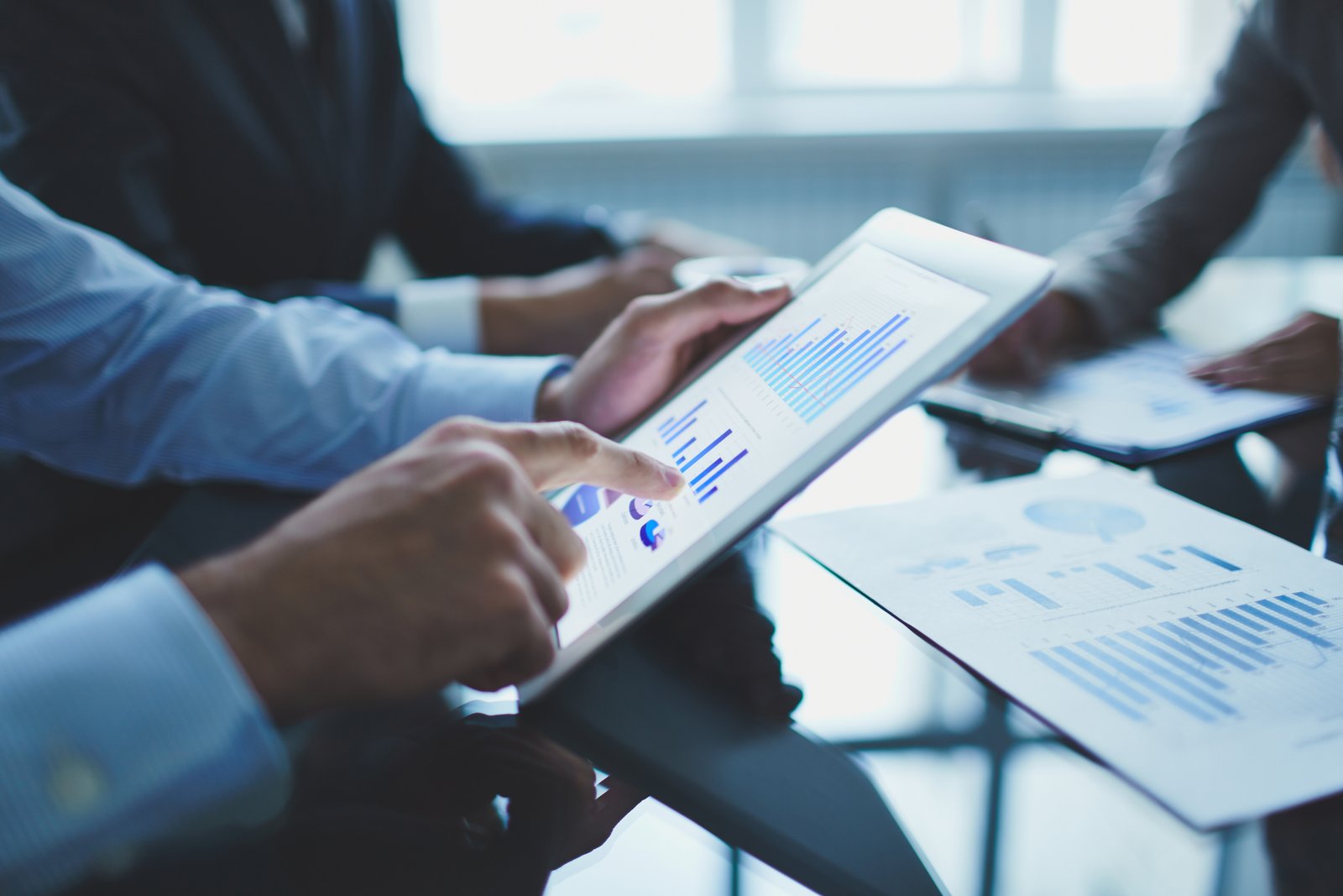 Business advisory charts analysis